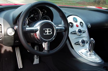 Bugatti Veyron red